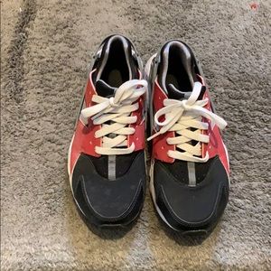 Nike huarache 6.5y red,black,grey